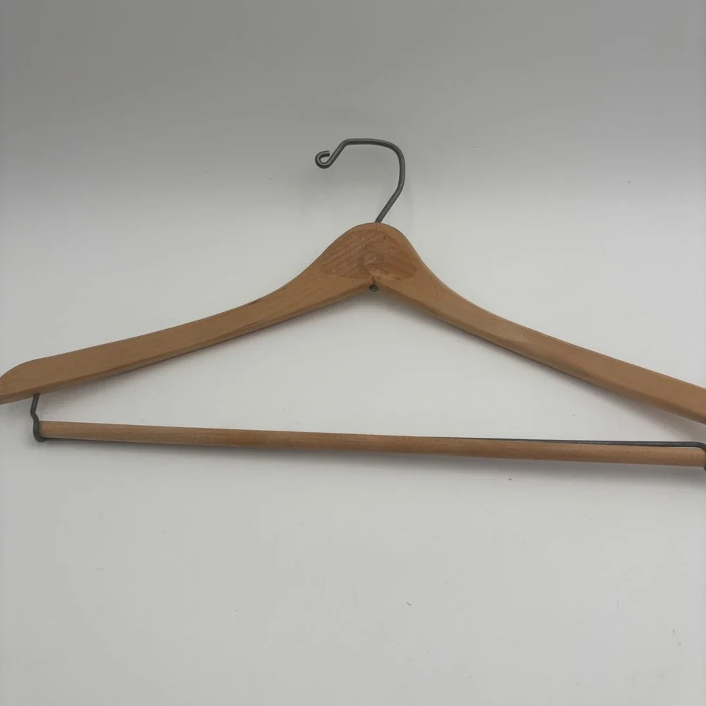 Wooden Hangers Set of 8 Brown Excellent Mixed Styles